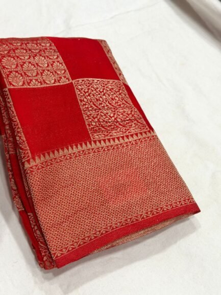 Chinnon  Georgette Saree In Checks Pattern